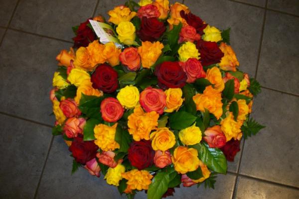 Coussin de roses gerbe uniquement de roses déclinable dans toutes les couleurs