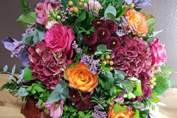 SEPTEMBRE Bouquet d'automne aux fleurs d'Hortensias bordeaux, orange et fuchsia